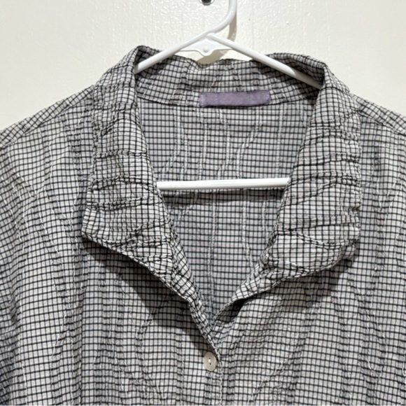 Cut loose button down blouse - Picture 3 of 4